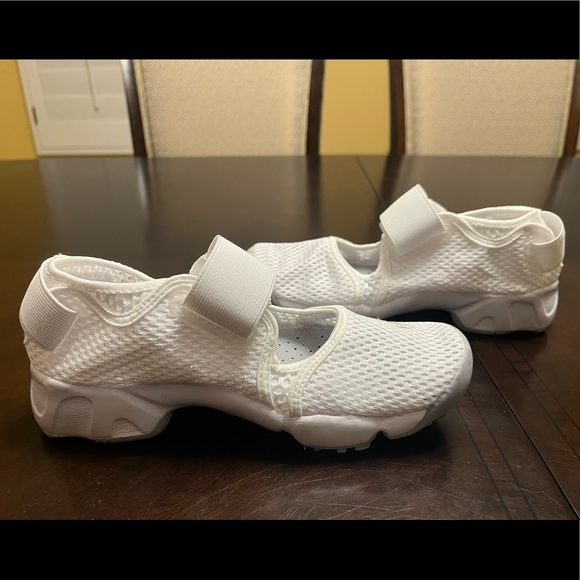 New Nike Air Rift Triple White Sandals Shoes Size US 6.5 W / 5Y - Picture 8 of 12